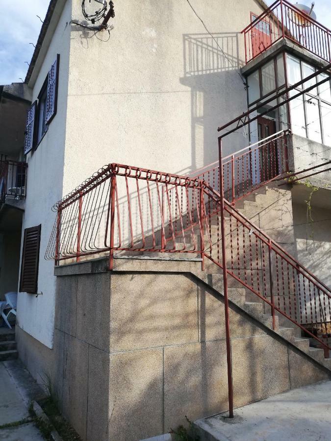 Spacious Family Apartment With Parking In The Shade And Barbecue House Шибеник Экстерьер фото
