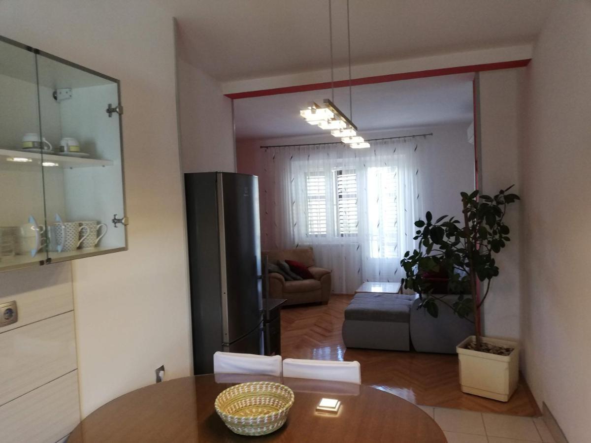 Spacious Family Apartment With Parking In The Shade And Barbecue House Шибеник Экстерьер фото
