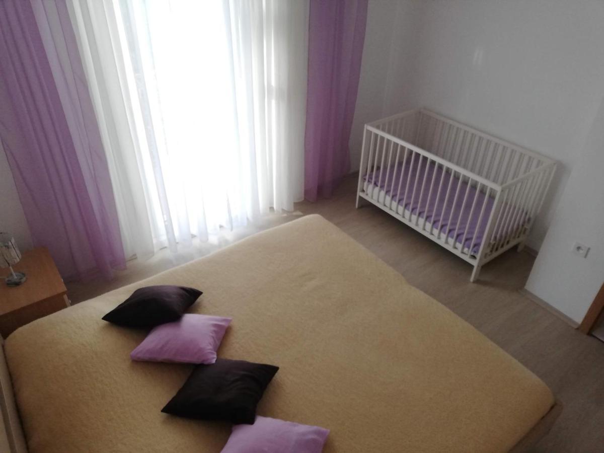 Spacious Family Apartment With Parking In The Shade And Barbecue House Шибеник Экстерьер фото