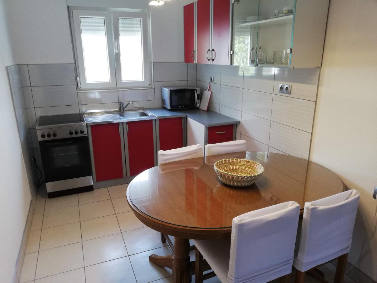Spacious Family Apartment With Parking In The Shade And Barbecue House Шибеник Экстерьер фото